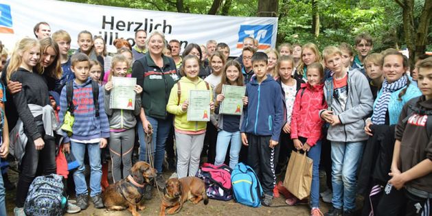 Die Siegerteams des erstenWettkampftages,  darunter die Klassen 6c, 6b des  Gymnasiums Heide-Ost | © Kt