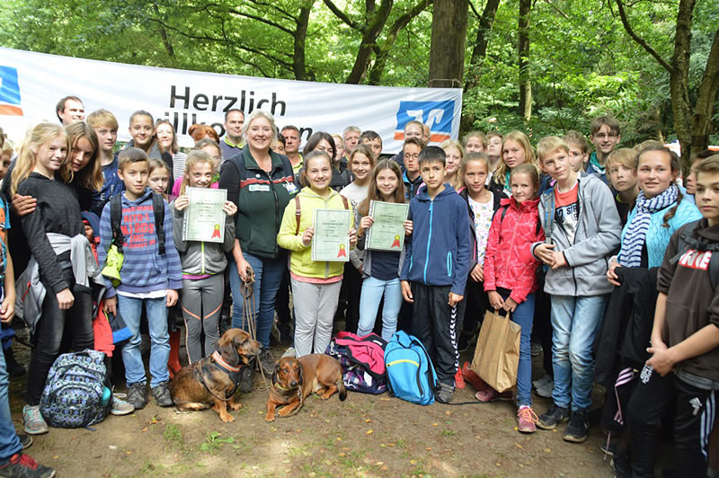 Die Siegerteams des erstenWettkampftages,  darunter die Klassen 6c, 6b des  Gymnasiums Heide-Ost | © Kt